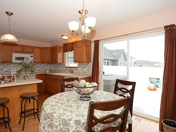 5th image of 1022 Badger Dr