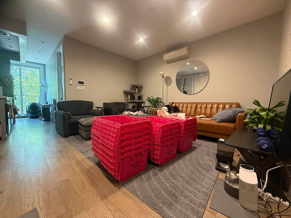 1st image of 254 Melrose St APT 3R