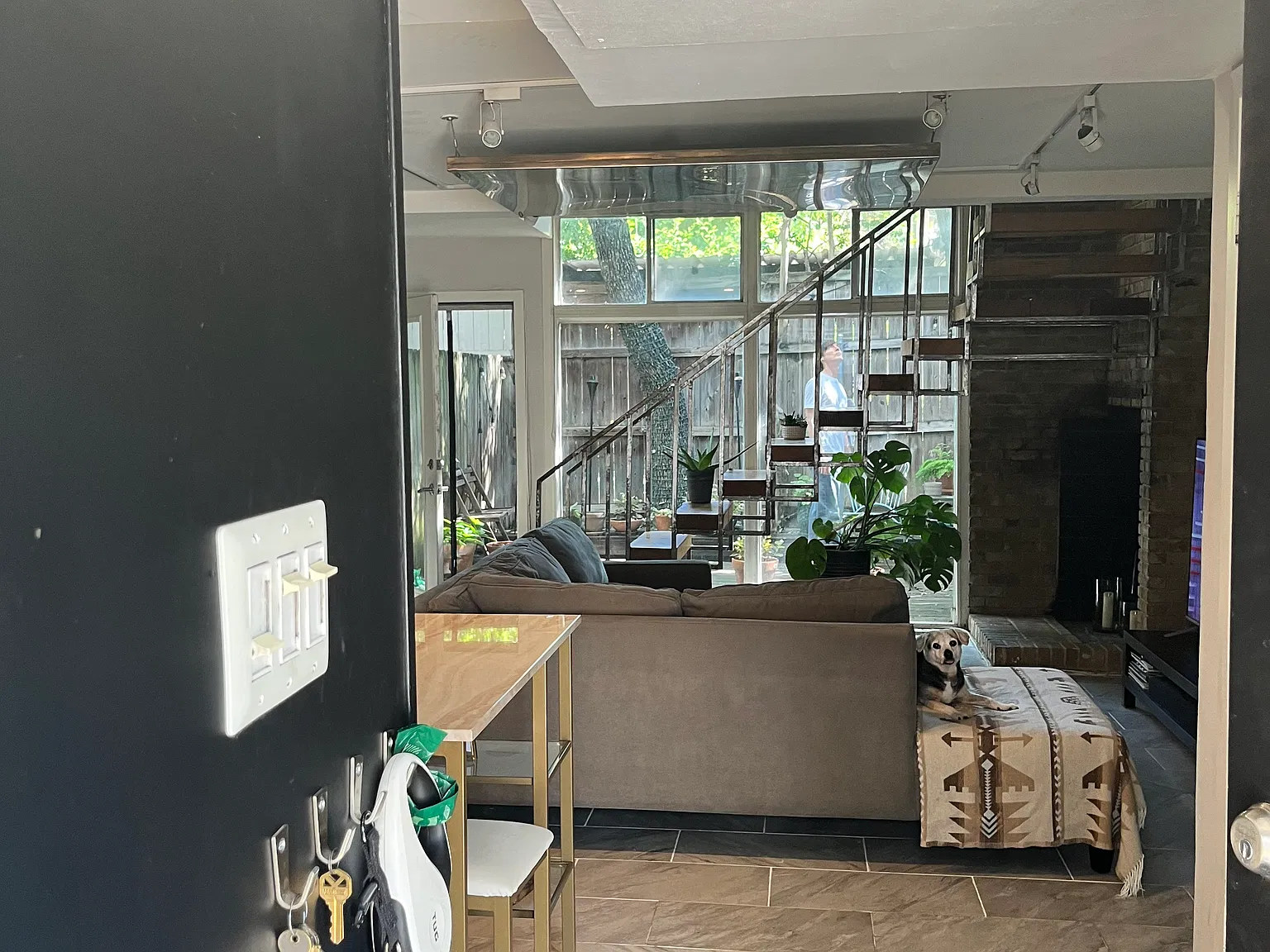 4425 Travis St — Photo 3