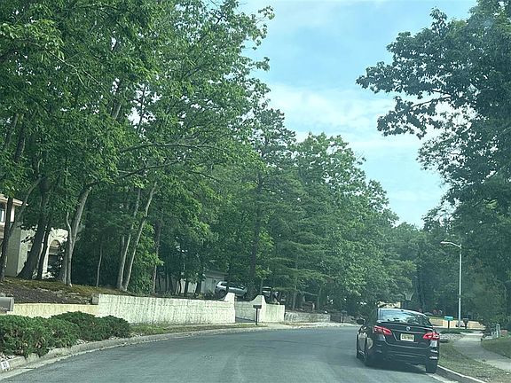 4th image of 45 Woodstone Dr