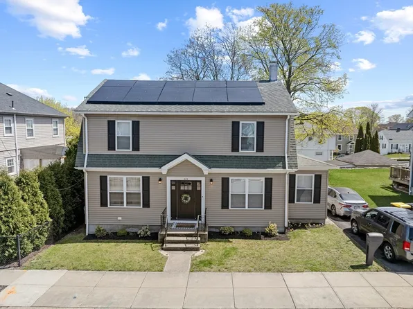 923 Robeson St, Fall River, MA 02720