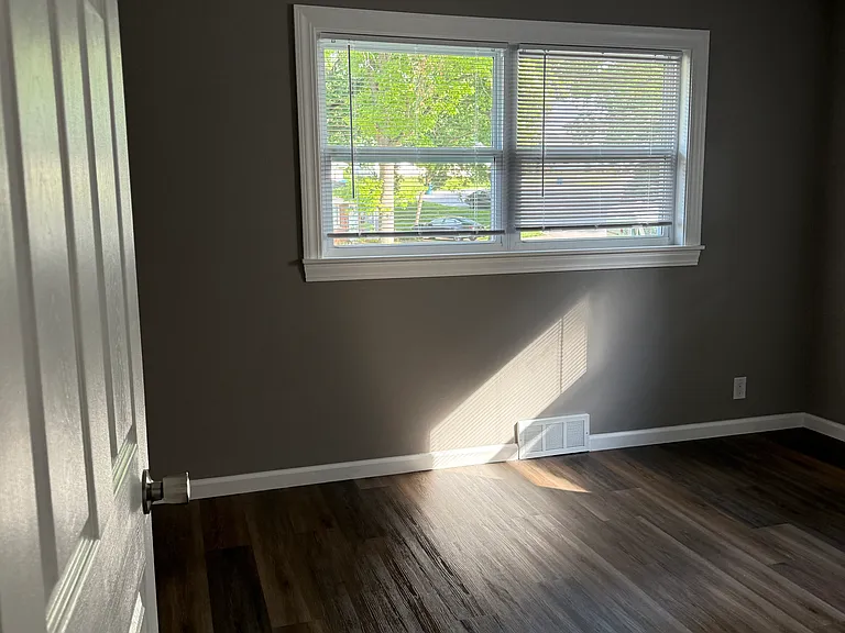 54 Woodlawn Dr — Photo 4