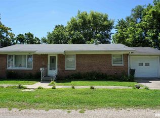 201 W Locust St, Salem, IL 62881