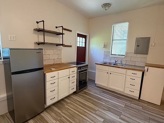 2nd image of 79 Colon Ave #B