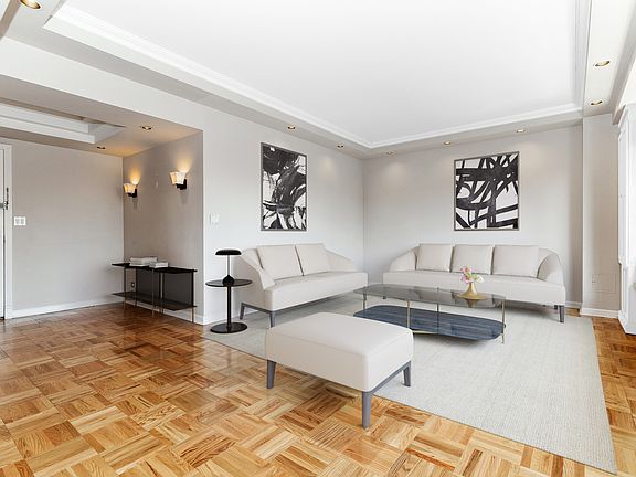 3rd image of 20D Manhattan Ave