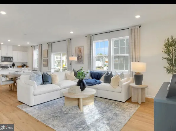 123 Malibu Dr, Egg Harbor Township, NJ 08234