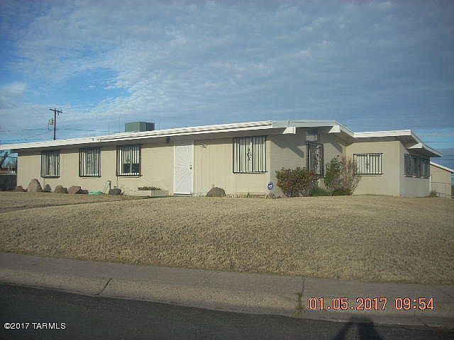 1st image of 902 W 6th Ave
