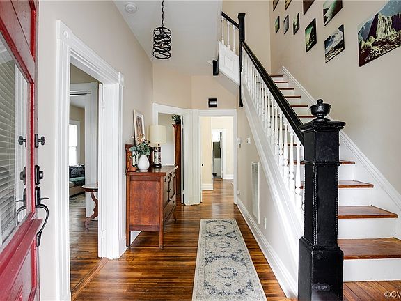 5th image of 318 W 30th St