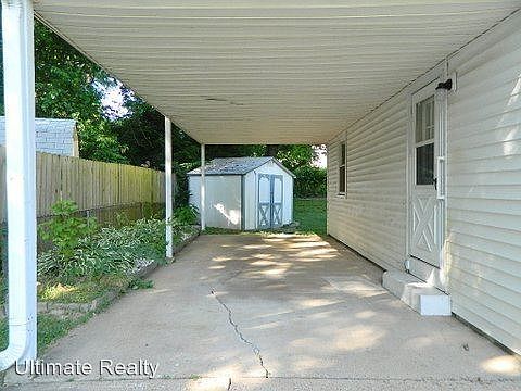 3rd image of 2565 Hawthorne Manor Dr