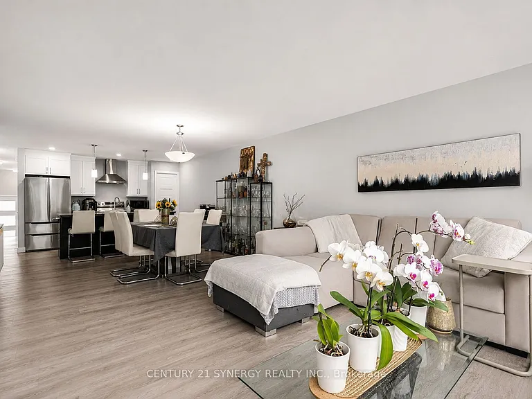 68 Villeneuve Dr — Photo 9