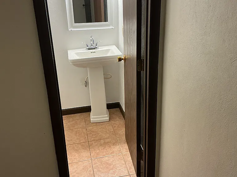 apt in Cross Lanes — Photo 3