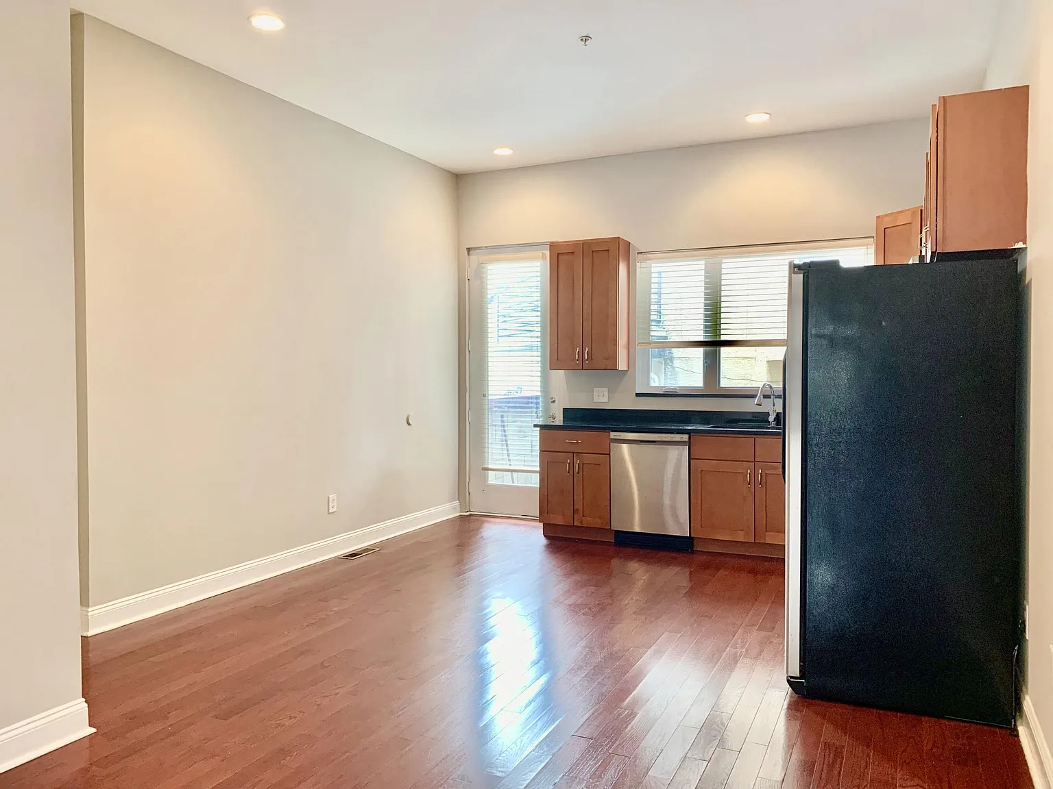 1456 E Columbia Ave — Photo 2