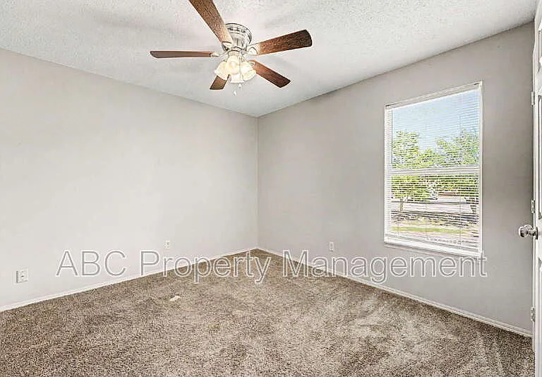 3033 W Mica St — Photo 14