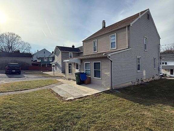 3rd image of 36 Willow Ave