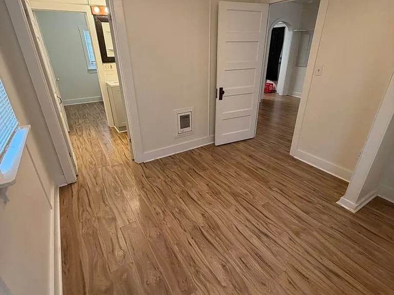 318 Washington St SW — Photo 17