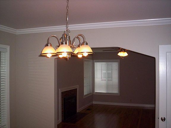 5th image of 1261 Poplar Ave