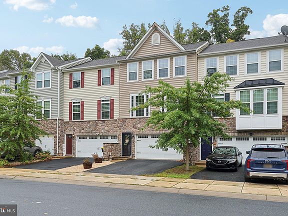 3rd image of 229 W General Grey Ct