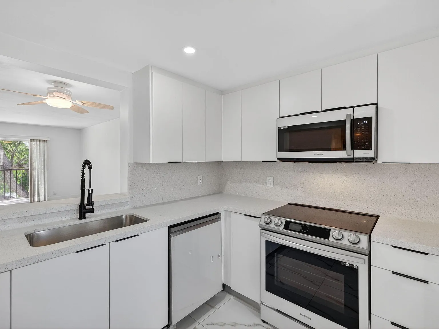2 bed, 2.0 bath, 1070 sqft, $2,800 — Photo 4