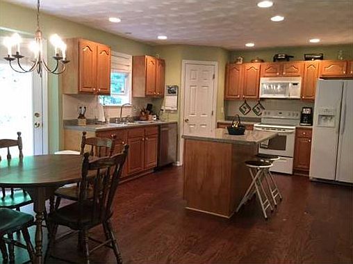 5th image of 827 Stonebridge Dr