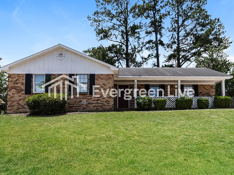 2910 Celeste Dr — Photo 1