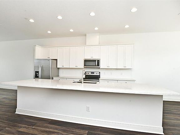 3rd image of 8174 Elion St