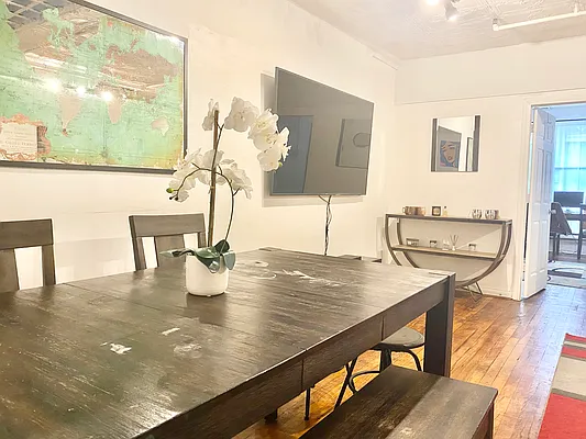 Rented by Strike Realty NY, LLC | media 6