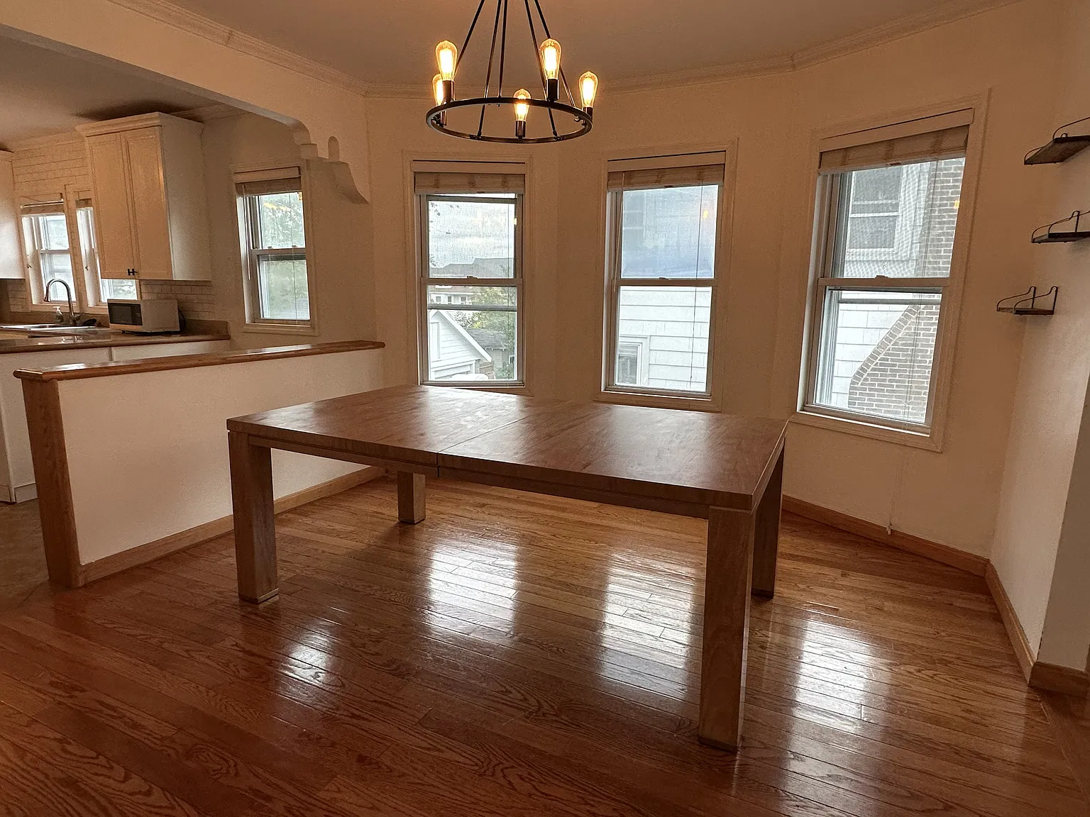 3 bed, 1160 sqft, $3,100 — Photo 2