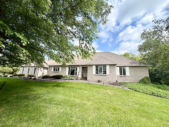 2nd image of 2202 Meadows Dr