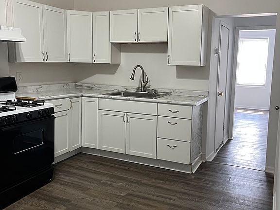 5th image of 3440 W Le Moyne St Floor 2