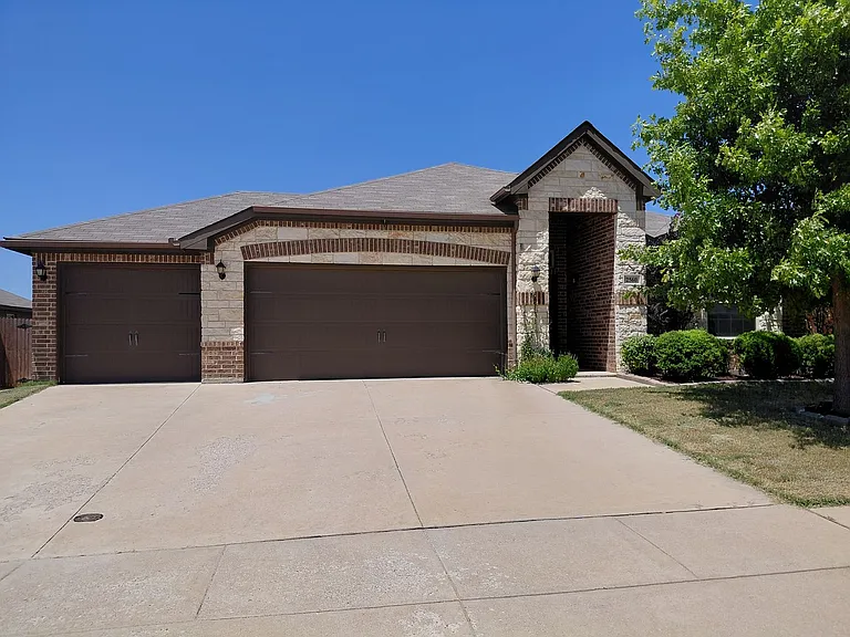 2560 Weatherford Heights Dr — Photo 1