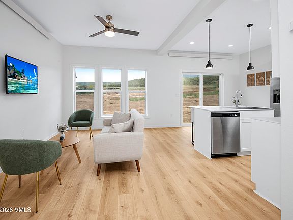 4th image of 90 Comanche Way