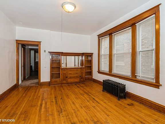 4th image of 5941 S Artesian Ave