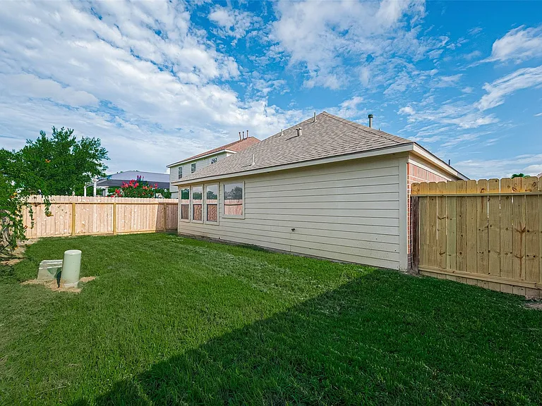 12230 Hawthorne Hill Cir — Photo 47