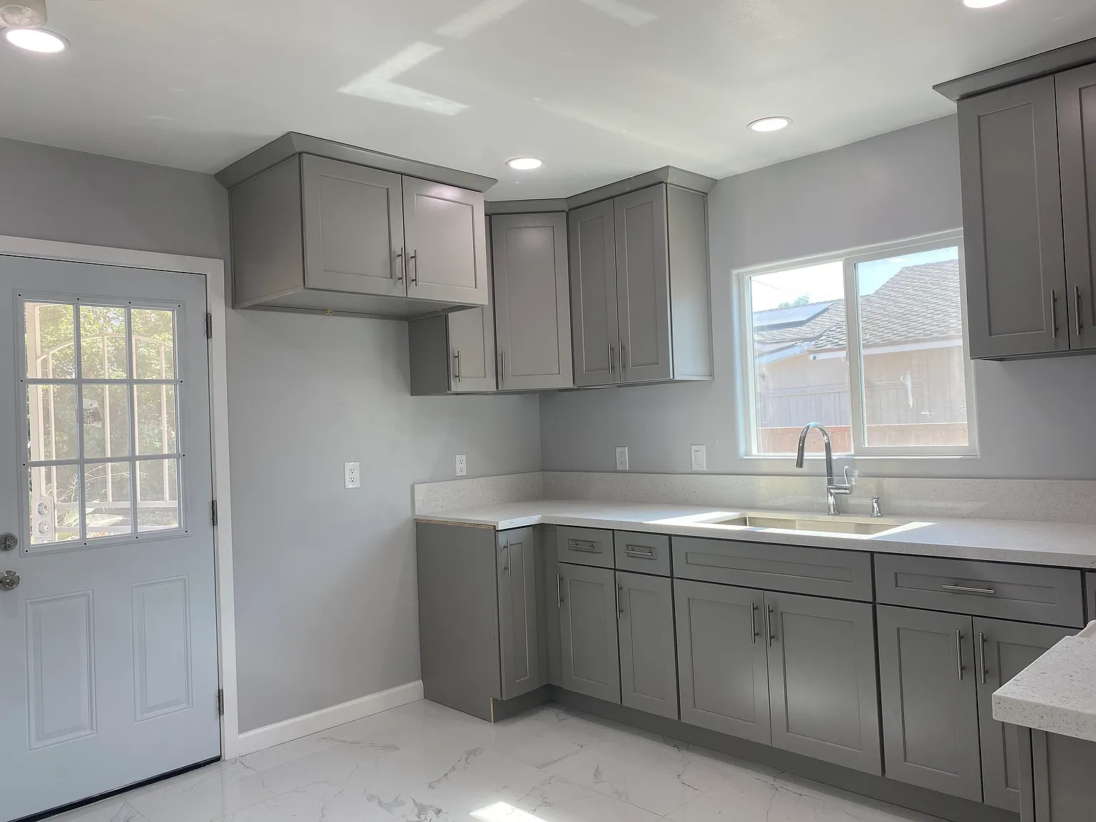 3 bed, 1200 sqft, $3,500 — Photo 3
