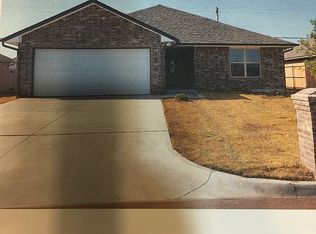 836 SW 10th St, Moore, OK 73160