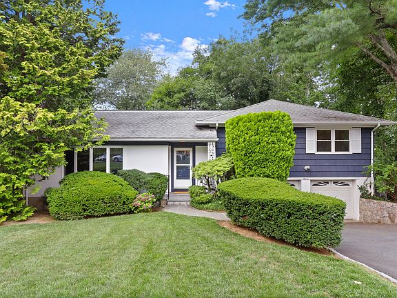 11 Windingwood Rd N Rye Brook-print-030-029-030-4200x2359-300dpi.jpg