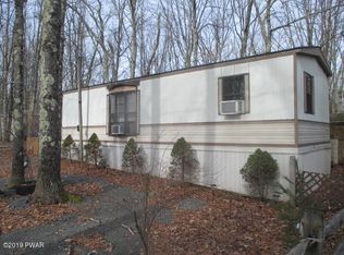 5613 Commanche Dr, Shohola, PA 18458