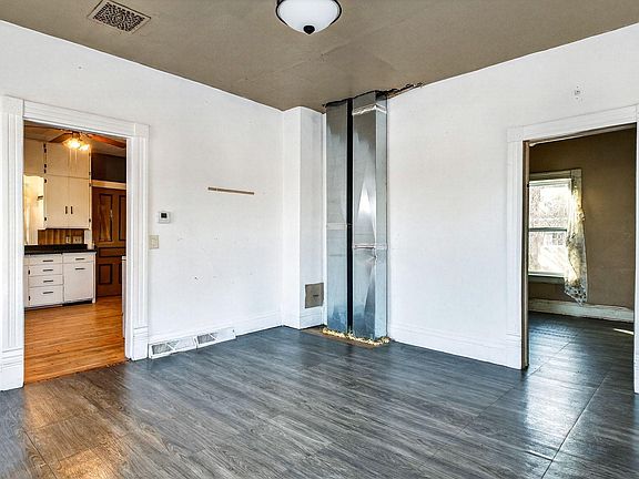 3rd image of 23965 Washington St