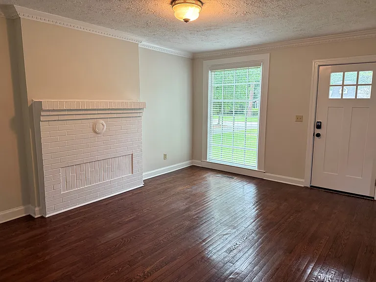 1657 Chickasaw St #1 — Photo 3