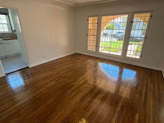 3rd image of 8555 Pickford St