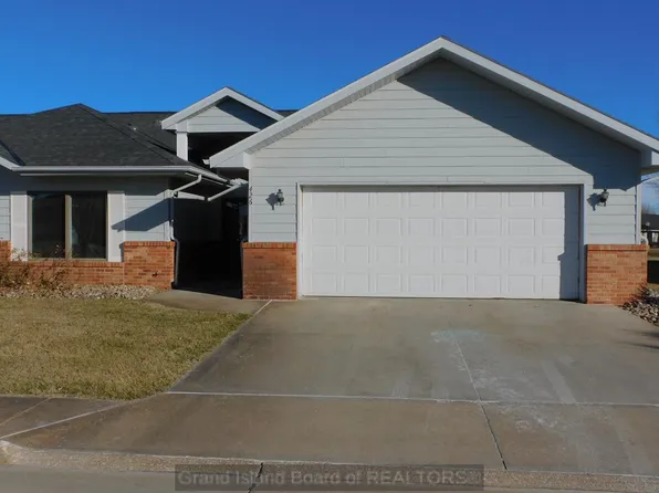426 Woodland Dr, Grand Island, NE 68801