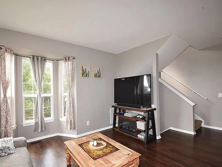 1299 Chestnut Ln — Photo 13