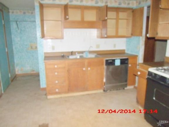 3rd image of 420 Arrowhead Ct