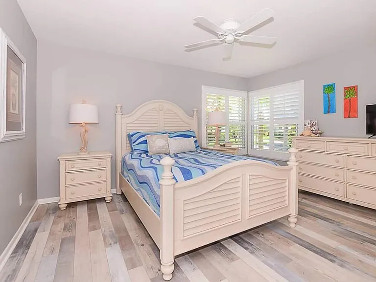 4031 NE Breakwater Dr — Photo 33
