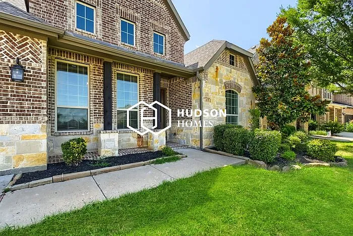 3 bed, 2.5 bath, 2637 sqft, $3,175 — Photo 3