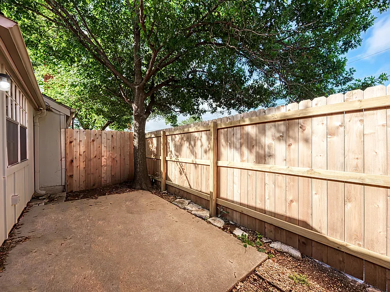 Towne Oaks — Photo 8