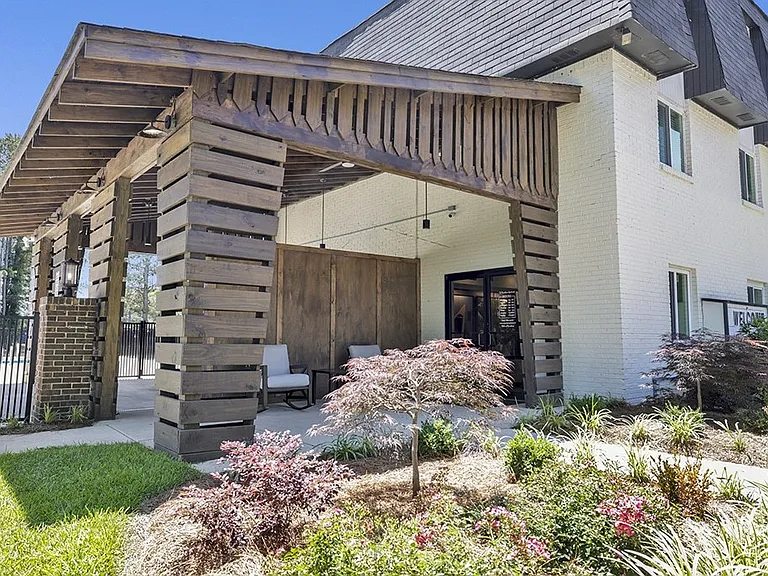 RiverHouse — Photo 13