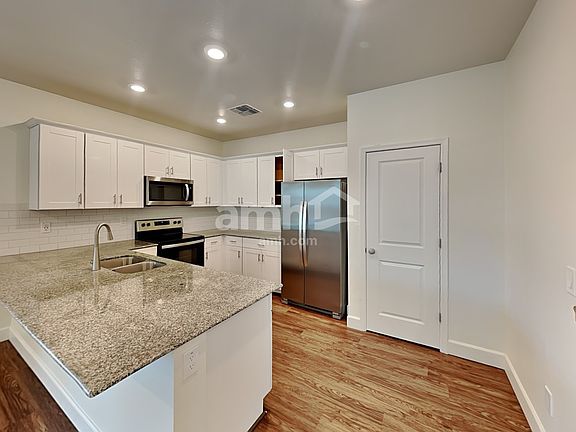 2nd image of 614 W Hackamore Ave