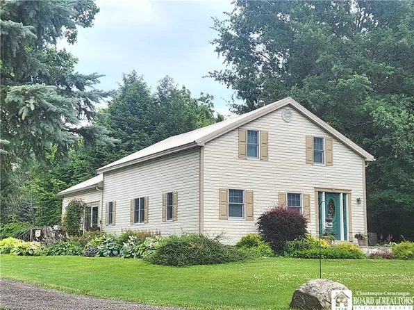 9462 North Rd, Fredonia, NY 14063