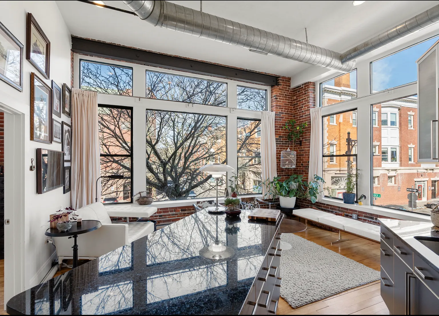 2 bed, 972 sqft, $4,000 — Photo 2